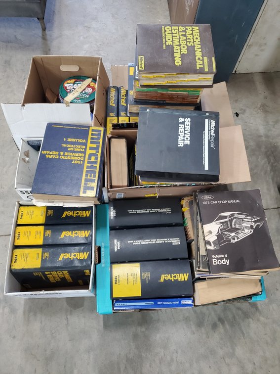 Lot 32: Repair and estimating manuals,keys and drain plugs