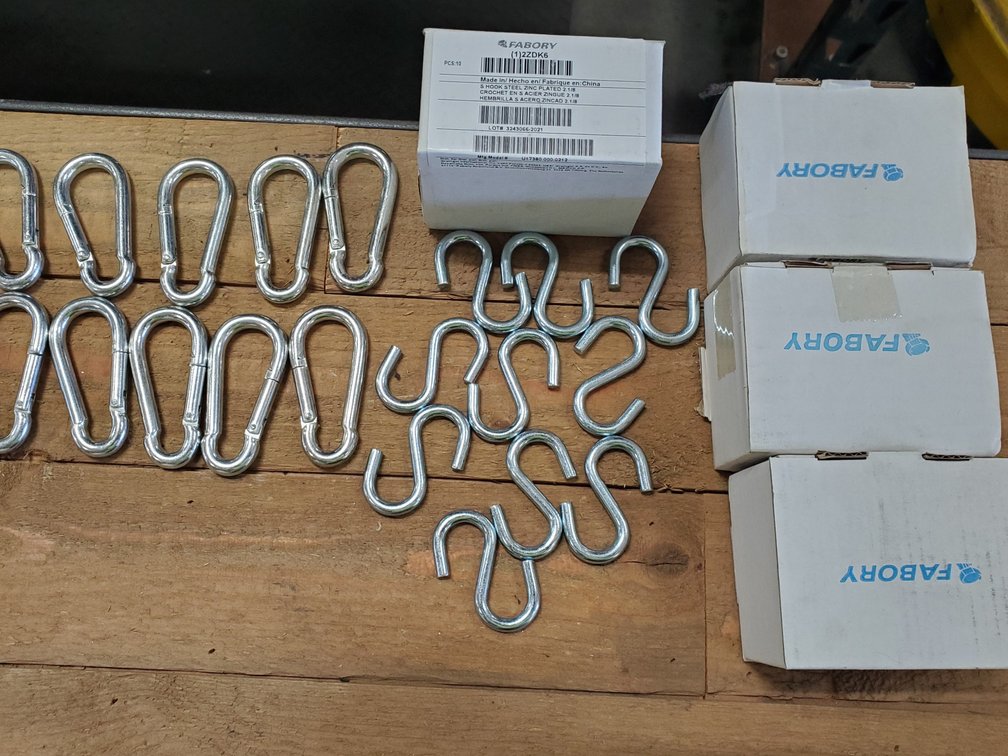 Lot 35: Chain clips and S hooks