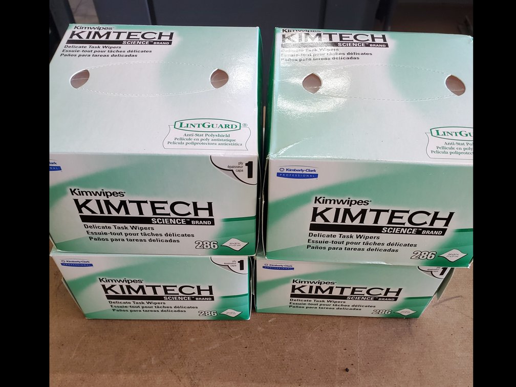 Lot 85: Kimtech wipes