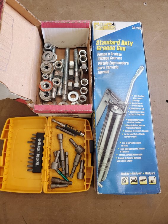 Lot 86: New grease gun/anchors and bits