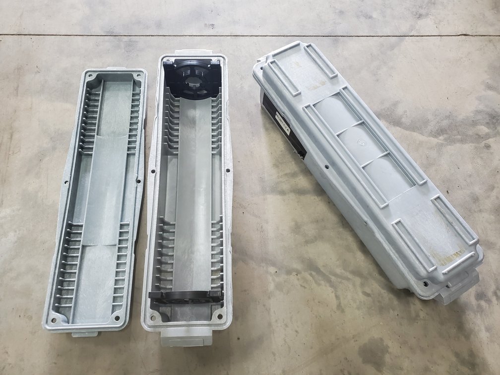 Lot 102: Plastic containers