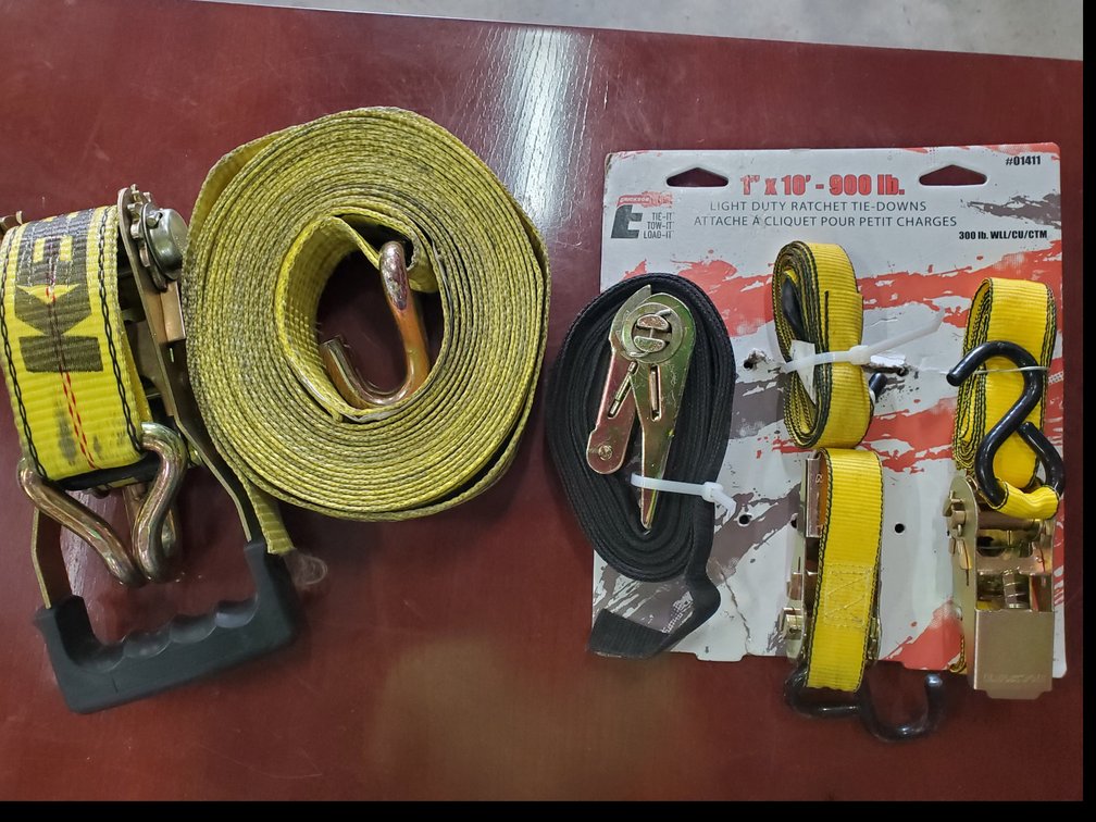 Lot 16: Ratchet straps