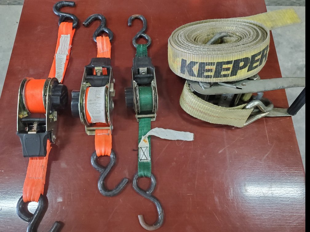 Lot 200: Smart straps and Keeper brand ratched strap