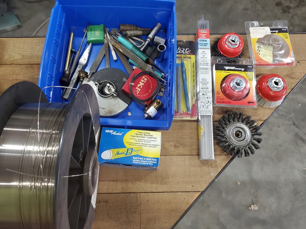 Lot 194: Welding accessories lot