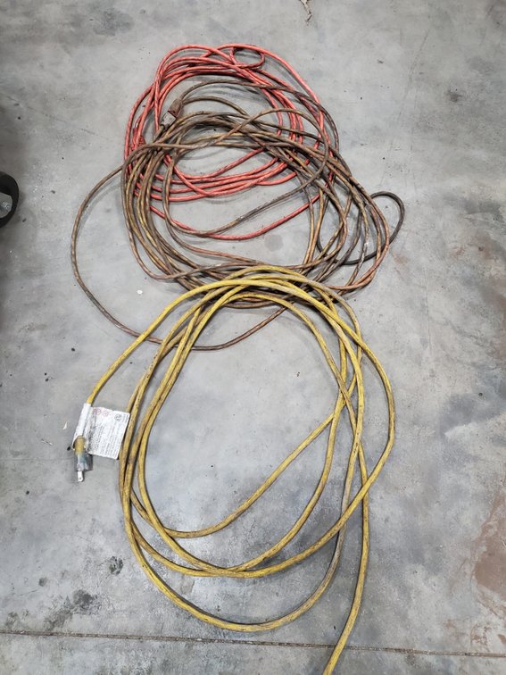Lot 202: Lot of extension cords
