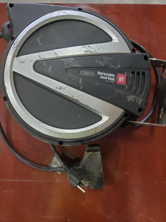 Lot 58: 40ft retractable cord reel