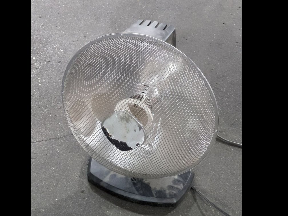 Lot 74: Handy Heater Heat Wave Parabolic Electric Space Heater HEATP-MC1 Black