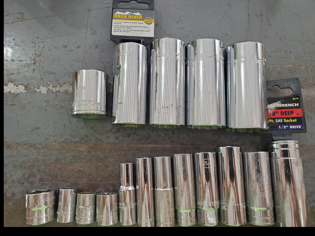 Lot 89: Brandname sockets
