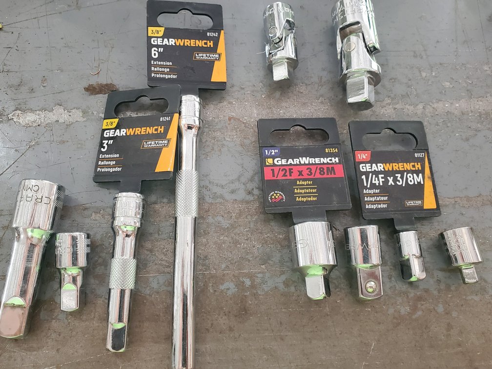 Lot 90: Gearwrench and craftsman adapters/extensions and swivels