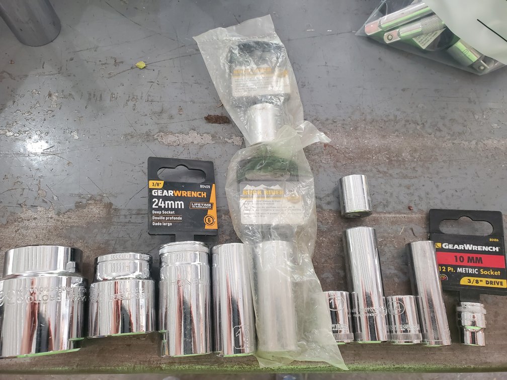 Lot 103: Metric sockets