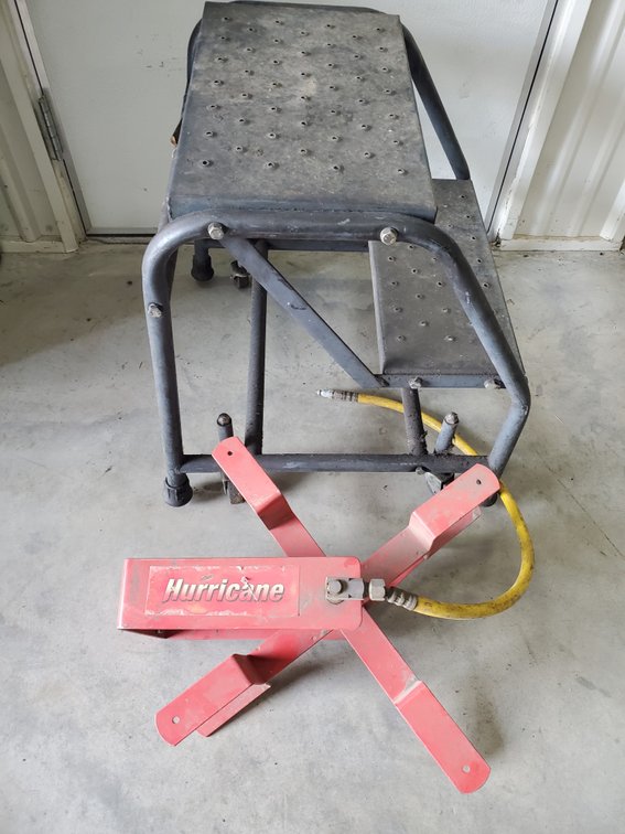 Lot 119: Ballymore warehouse ladder and hose reel
