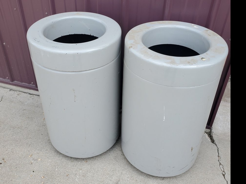 Lot 181: Lot of garbage cans