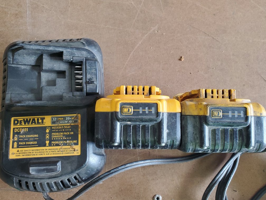 Lot 21: Dewalt batteries and charger