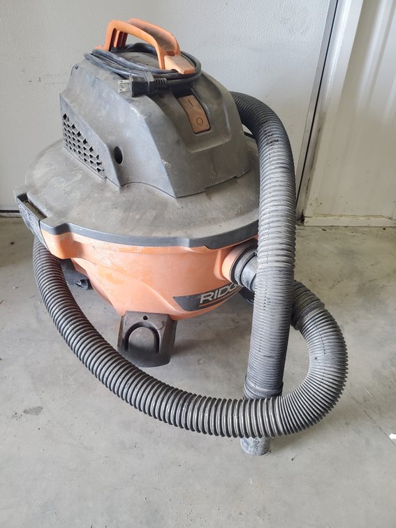 Lot 22: Rigid shop vac