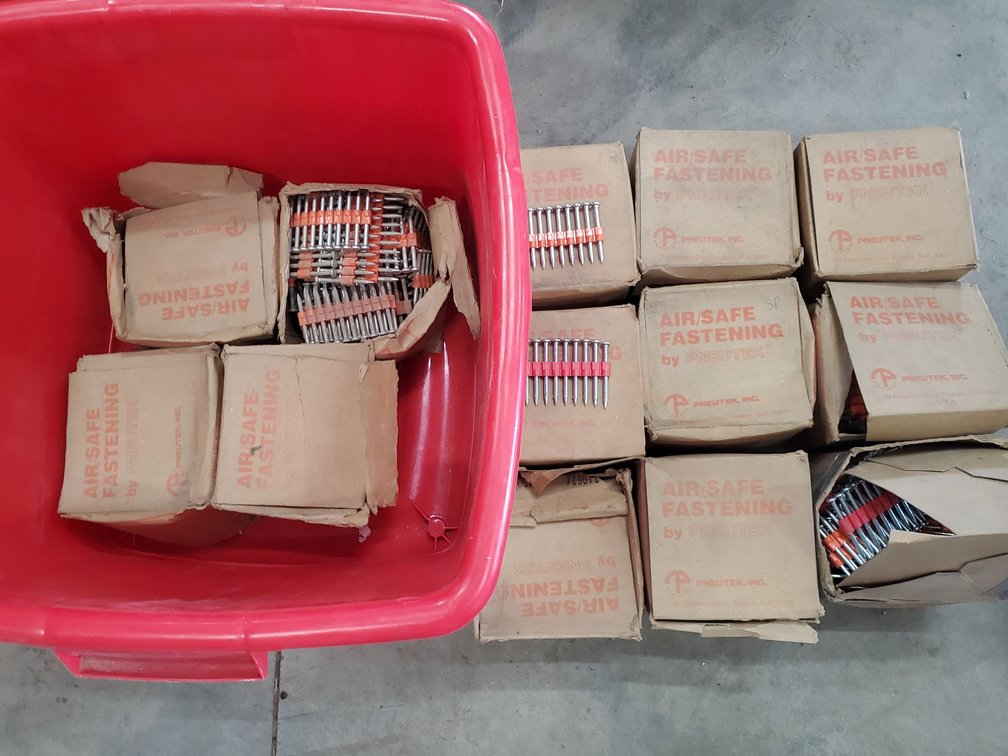 Lot 63: Fasteners for air nailer
