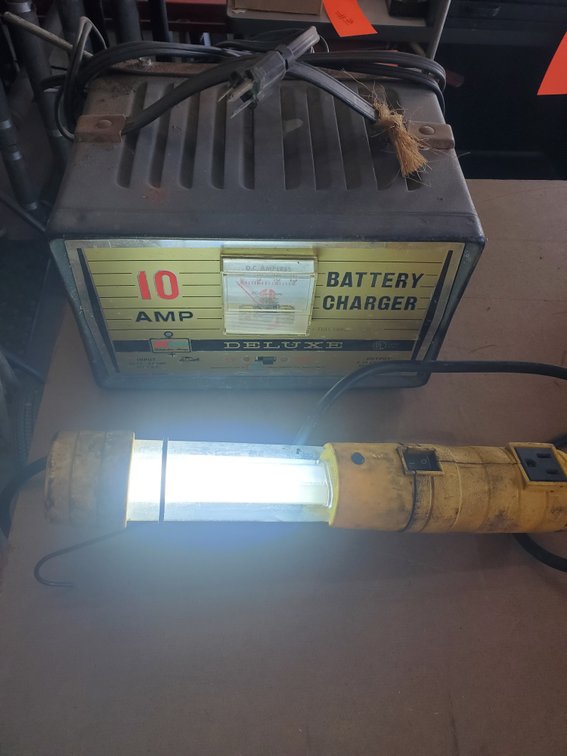 Lot 185: Trouble light and battery charger