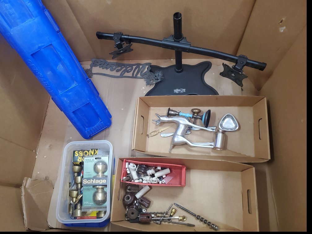 Lot 206: Contents of gaylord/box