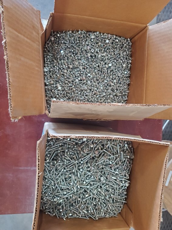 Lot 111: New self drilling machine screws