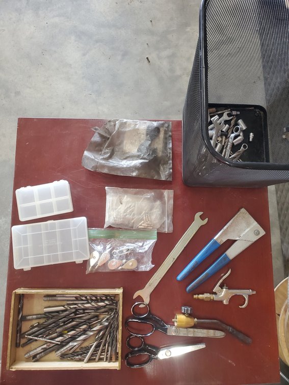 Lot 116: Drill bits,hand tools, pulleys..