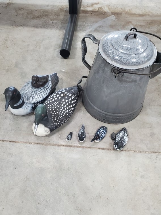 Lot 211: Home decor