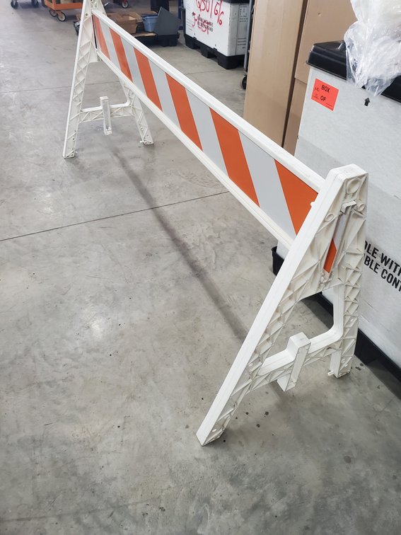 Lot 98: 8ft road barricade