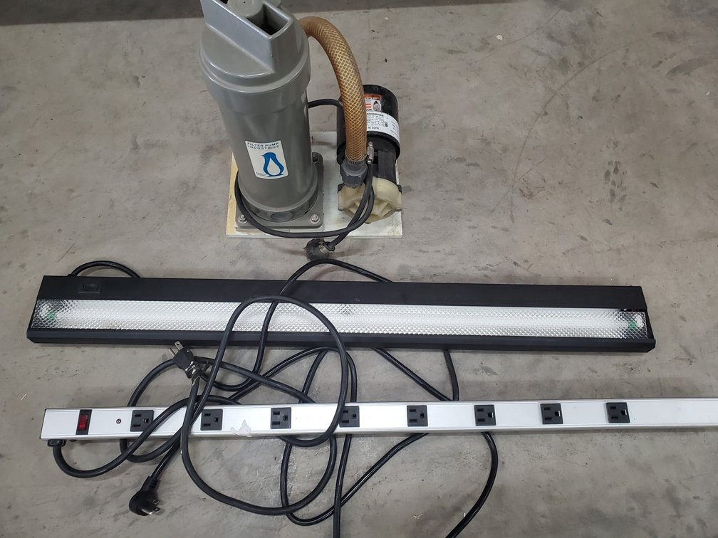 Lot 154: Pump filter,power strip and light