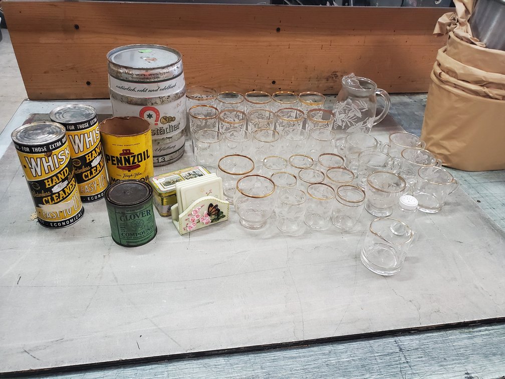 Lot 158: Oil can,collectibles and contents of table