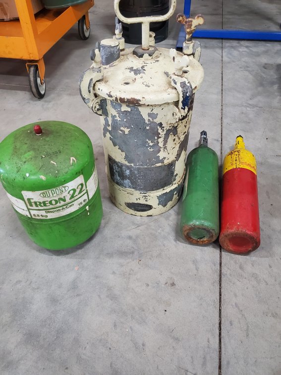 Lot 160: Pressure tanks