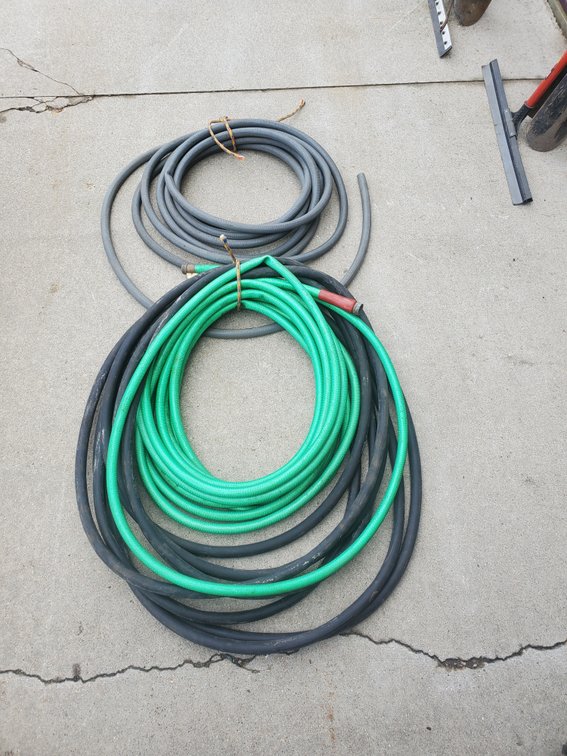 Lot 101: Garden hoses