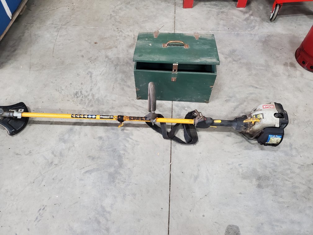 Lot 180: Wood box and scrubber