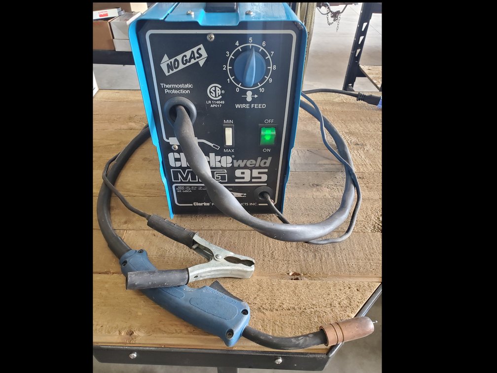 Lot 26: Clarke Mig welder