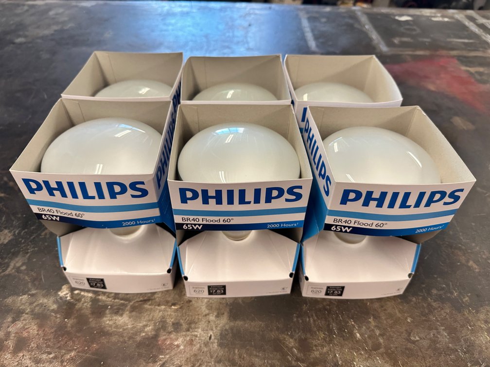 Lot 257: Lot of 6 Philips Flood Light Bulbs