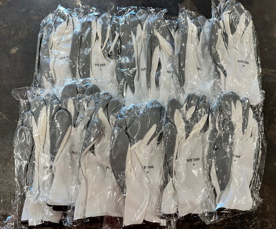 Lot 256: 12-Pack Large Poly Coated Gloves