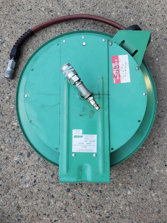 Lot 109: Speedaire 3/8 x 50ft air hose reel