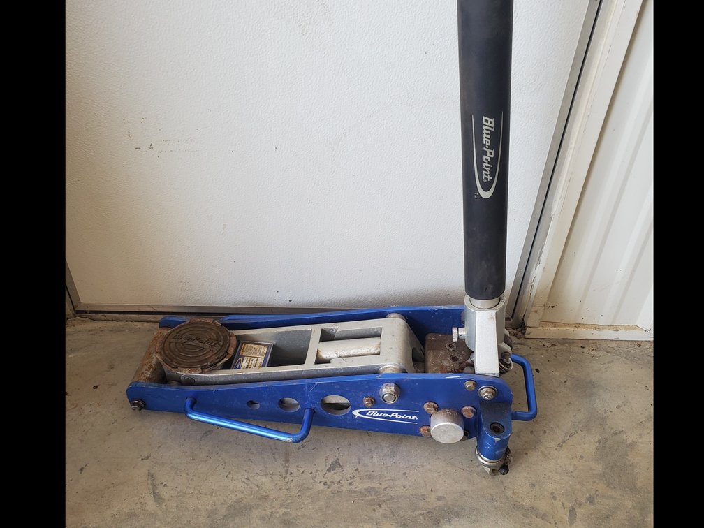 Lot 21: BLUE POINT 1.5 ton aluminum jack