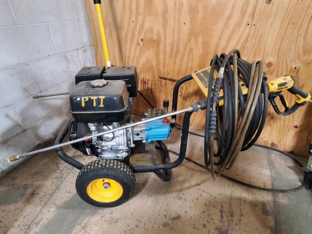 Lot 24: Dewalt Pressure Washer