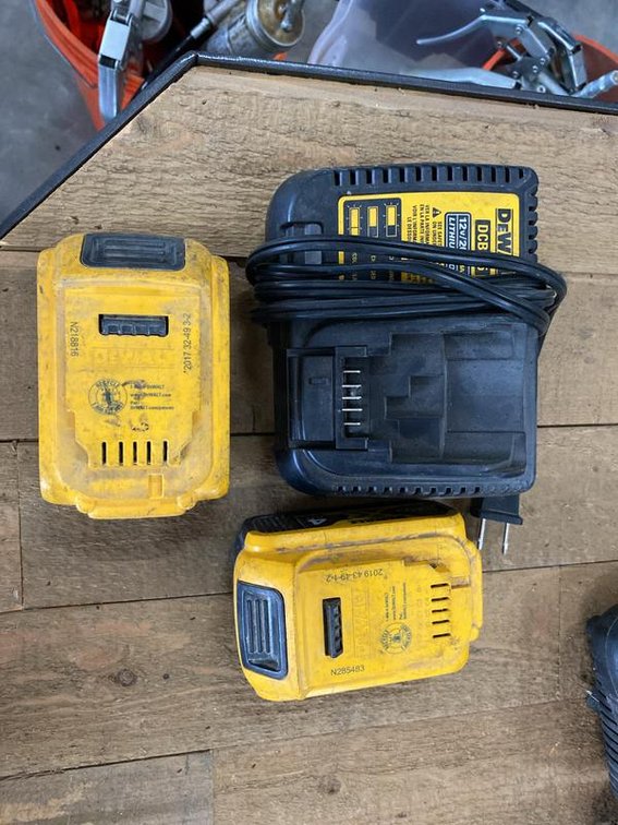 Lot 7B: DeWalt 20V Max XR Battery and Charger Set