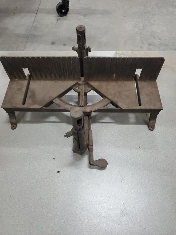 Lot 149: Unmarked Vintage Manual Miter Box Saw Guide Bench Mount