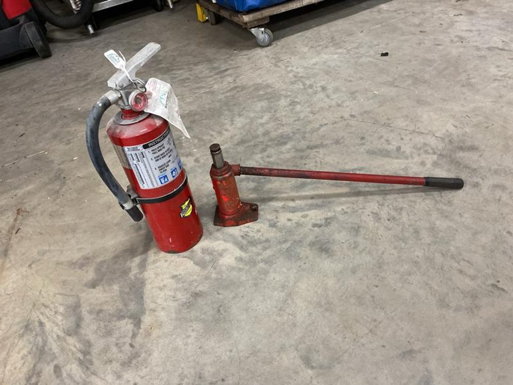 Lot 159A: Hydraulic Bottle Jack and Buckeye Fire Extinguisher