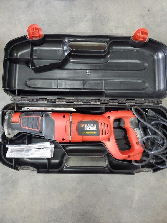 Lot 31: Black & Decker 7.5A Corded Reciprocating Saw with Case