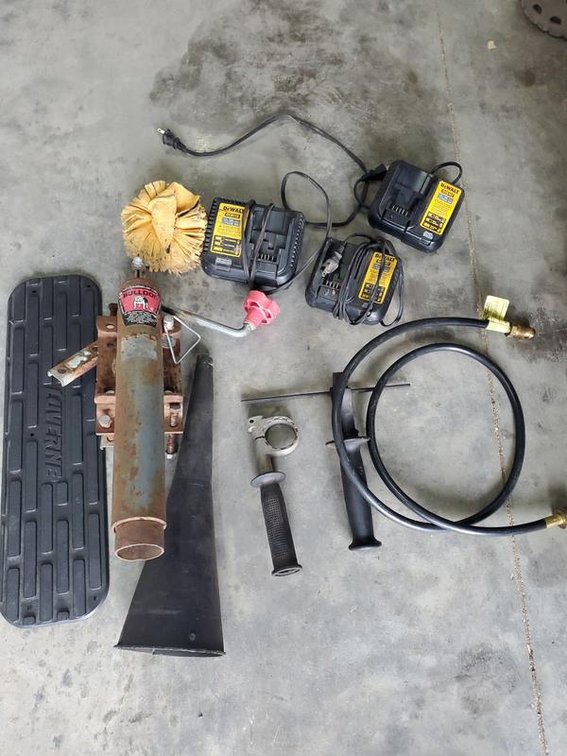Lot 39: Assortment of Garage Tools and Accessories