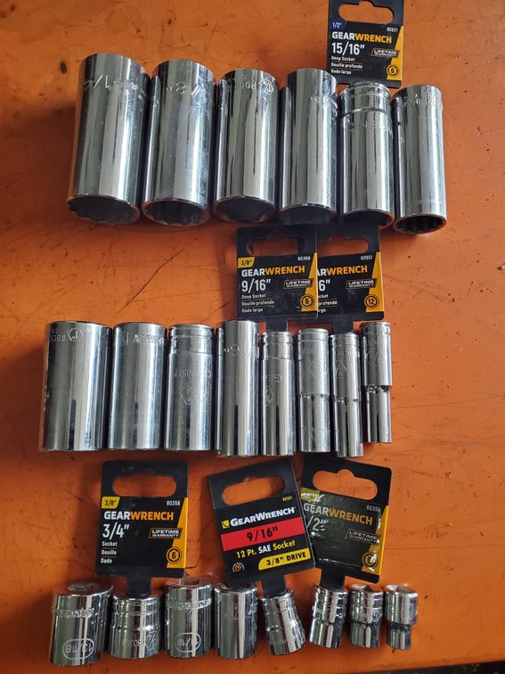 Lot 142a: New 1/2 and 3/8 drive socket sets