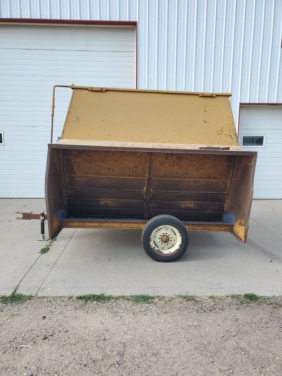 Lot 28: Farmstar Feed Stuffer Wagon w/ Agitator New Bottom Pans Good Tires