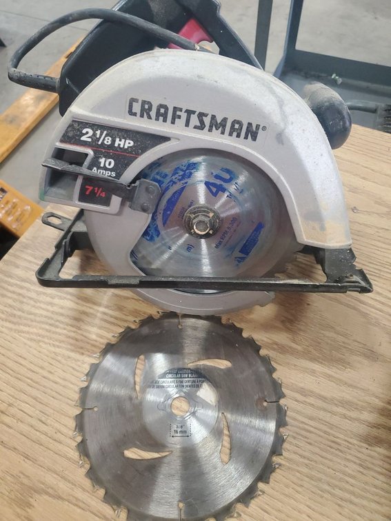 Lot 33: Craftsman 7-1/4in Circular Saw Model 315.108320 w/ Extra Blade