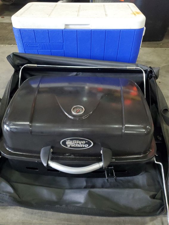 Lot 40: Blue Rhino Portable RV Grill w/ Carry Bag & Coleman Cooler