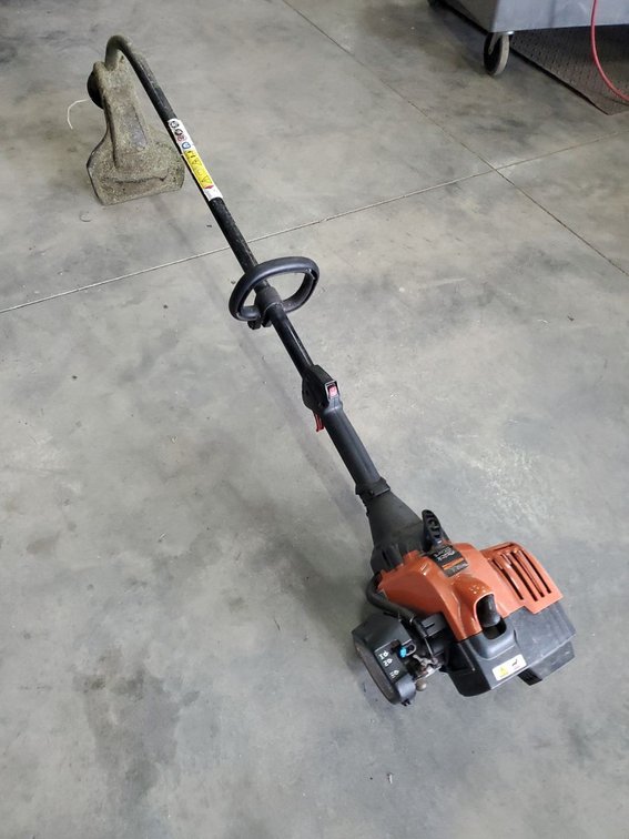 Lot 43: Remington Rustler RM2510 Gas String Trimmer Weed Eater Runs