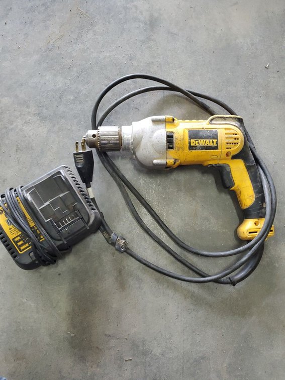 Lot 44: DeWalt DWD210G 1/2in VSR Corded Drill w/ DeWalt Charger Tested