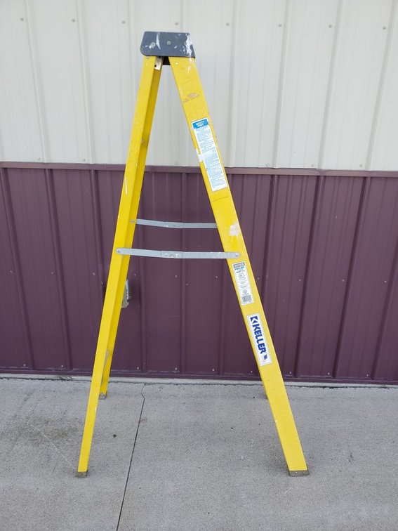 Lot 50: Keller 776 6 Ft Fiberglass Step Ladder Type I 250 Lb Used