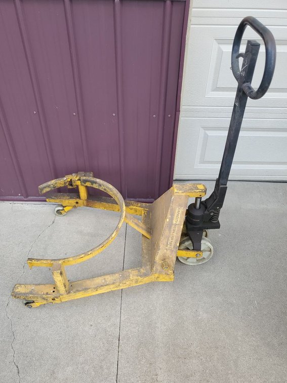 Lot 123: Hydraulic Drum Truck Dolly 660 Lb Capacity Steel Barrel Handler