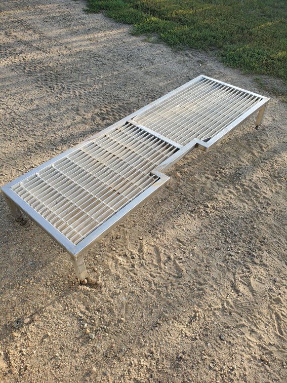 Lot 19: Platform/step